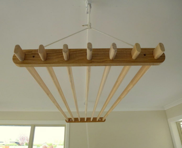 essiccatore a soffitto in legno
