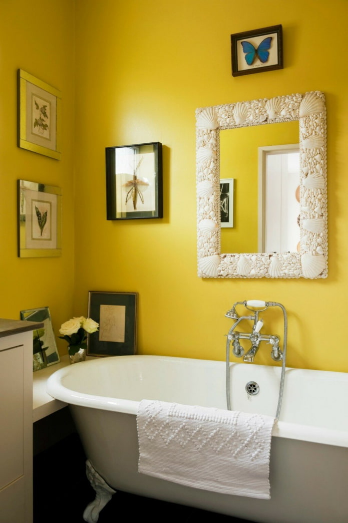 Sárga falak a fürdőszobában