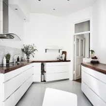 Witte keuken met houten aanrecht: 60 moderne foto's en ontwerpopties-21