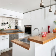 Witte keuken met een houten aanrecht: 60 moderne foto's en ontwerpopties-16