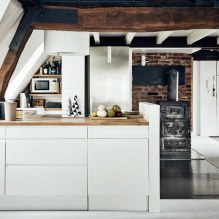 Witte keuken met een houten aanrecht: 60 moderne foto's en ontwerpopties-12