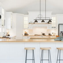 Witte keuken met houten aanrecht: 60 moderne foto's en ontwerpopties-10