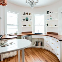 Witte keuken met een houten aanrecht: 60 moderne foto's en ontwerpopties-1