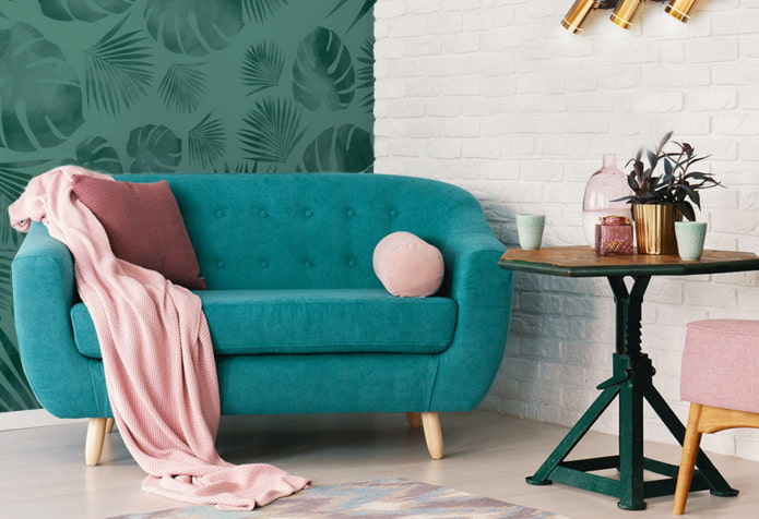 turkio spalvos sofa kartu su antklode