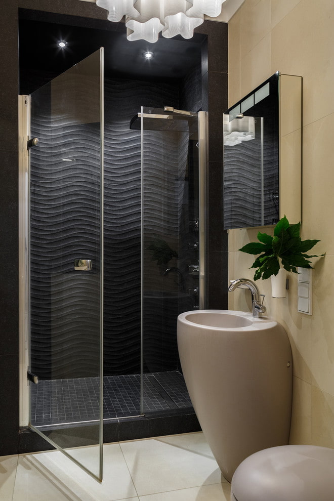 possibilità di decorare una cabina doccia con piastrelle