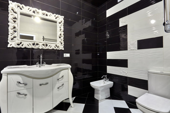 finitura del bagno in bianco e nero