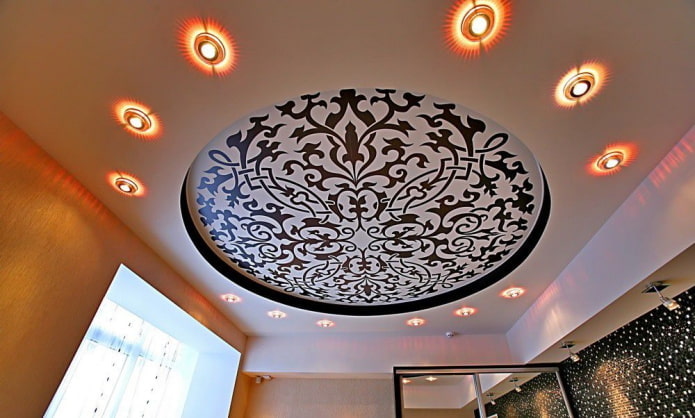 パターン化された円形の天井
