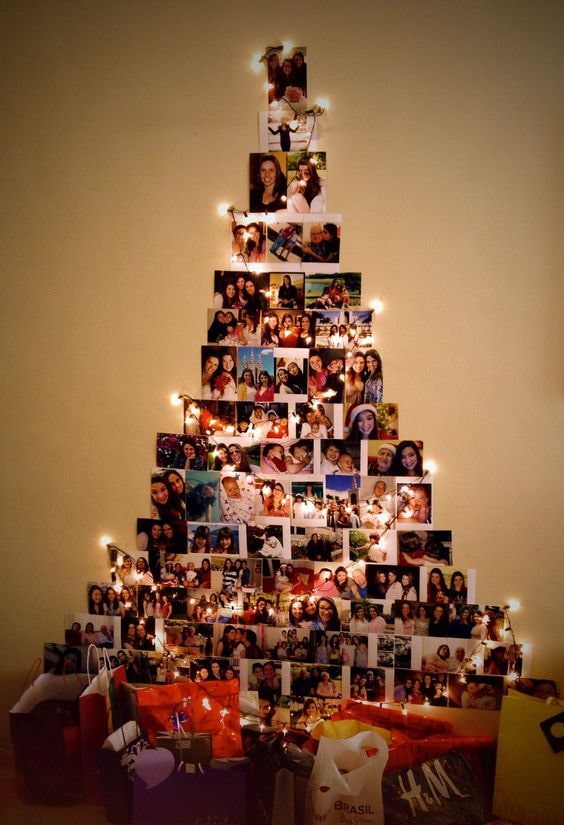 Χριστουγεννιάτικο δέντρο από μια φωτογραφία σε γιρλάντες