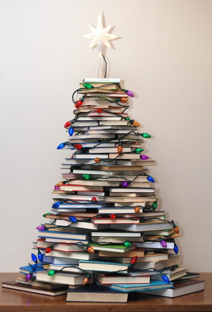 Χριστουγεννιάτικο δέντρο από βιβλία
