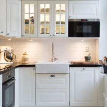 Dizajn bijele kuhinje s crnom radnom površinom: 80 najboljih ideja, fotografije u unutrašnjosti-21