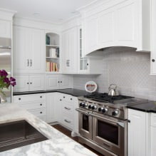 Fehér konyha kialakítása fekete munkalappal: 80 legjobb ötlet, fénykép a belső térben-19