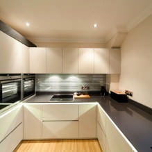 Dizajn bijele kuhinje s crnom radnom površinom: 80 najboljih ideja, fotografije u unutrašnjosti-14