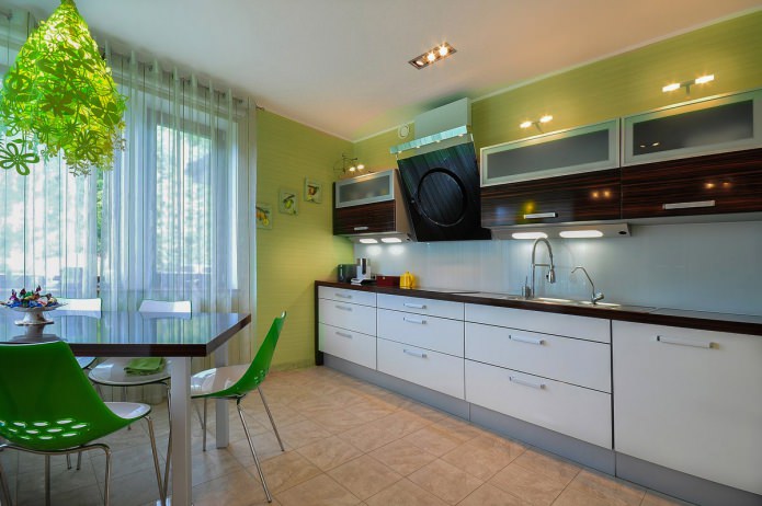 design della cucina con carta da parati verde