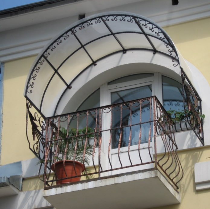 polikarbonato balkono baldakimas