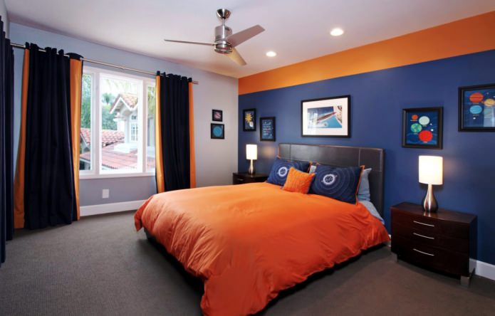 mėlynai oranžinis kambarys