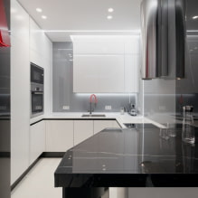 Progettazione di una cucina stretta: layout, decorazione, disposizione dei mobili, foto-0