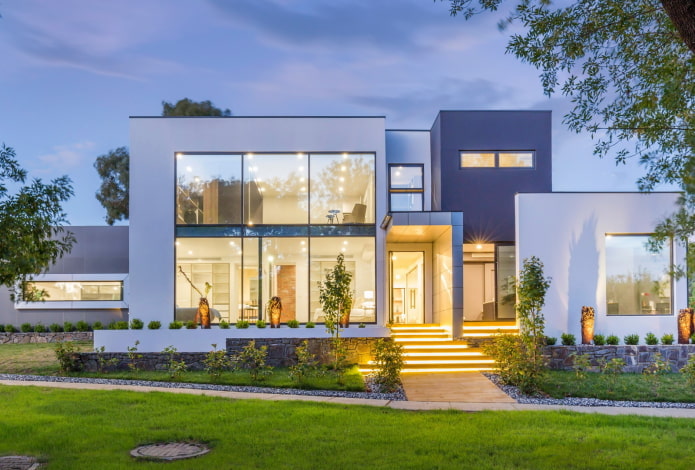 casa con finestre panoramiche in stile high-tech