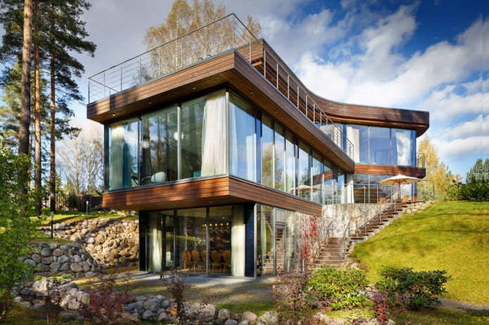 casa con finestre panoramiche in stile high-tech