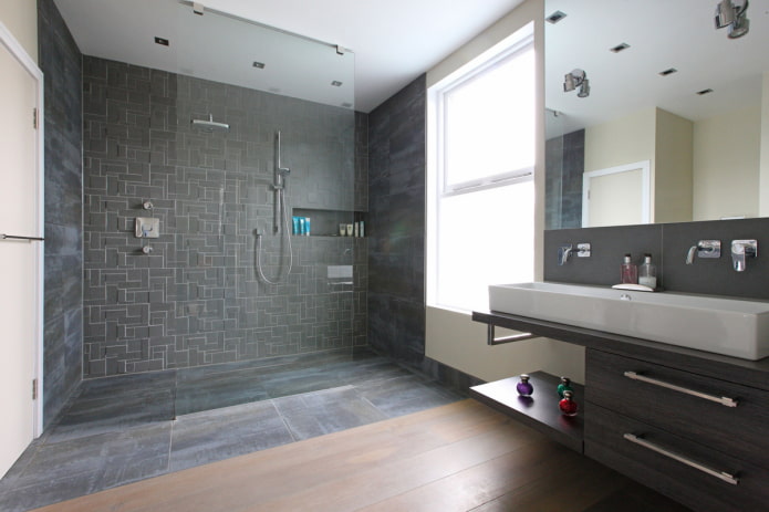תא מקלחת עשוי אריחים בסגנון מודרני