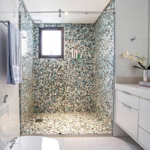 חדר מקלחת מאריחים: סוגים, אפשרויות להנחת אריחים, עיצוב, צבע, צילום בפנים חדר האמבטיה -3