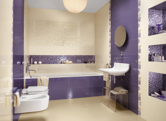 紫とベージュのバスルーム