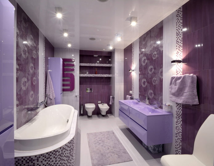 紫とライラックのバスルーム：組み合わせ、装飾、家具、配管、装飾