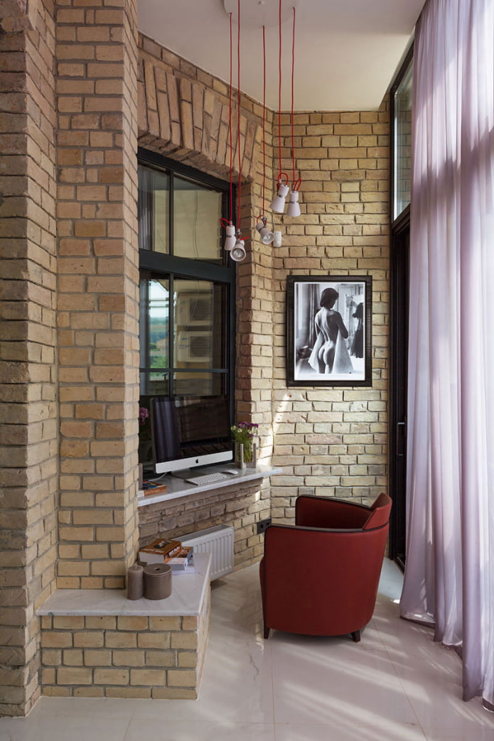 Interno balcone in stile loft