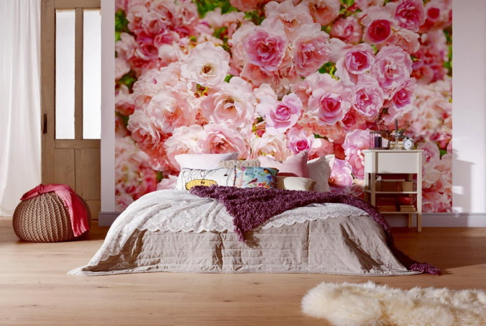 Fotótapéta virágokkal a belső térben: élő fal dekoráció a lakásban