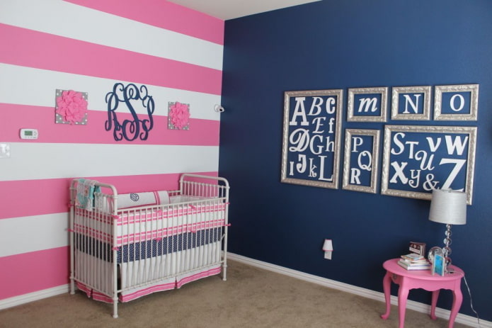 plavo-ružičasti interijer dječje sobe