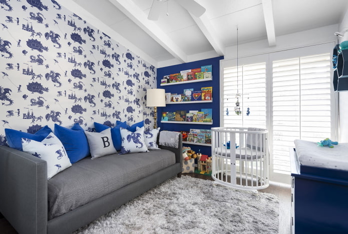 plavo -bijeli interijer dječje sobe
