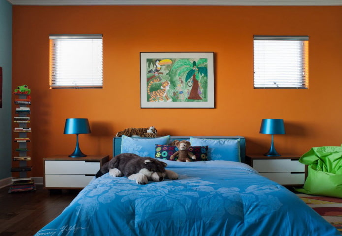 plavo-narančasti interijer dječje sobe