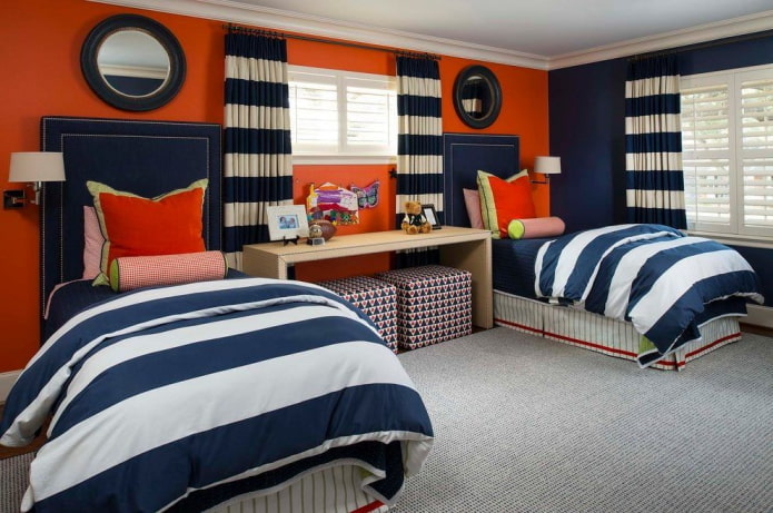 plavo-narančasti interijer dječje sobe