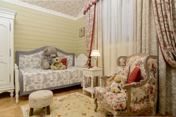 mobili all'interno di una camera da letto per bambini in stile provenzale