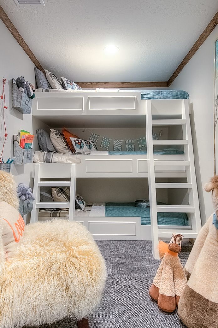 חדר ילדים עם מיטת קומותיים