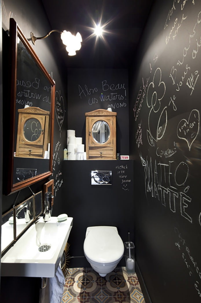 zwart toilet interieur