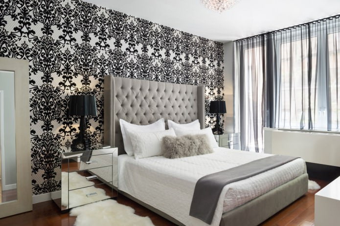 crno -bijeli interijer spavaće sobe s dodatkom bež boje