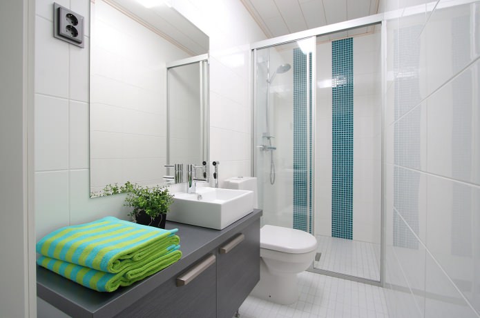 Egy kis fürdőszoba kialakítása zuhanykabinnal, modern stílusban