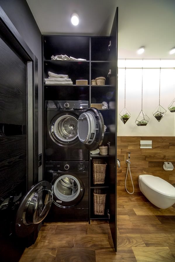 modern fürdőszoba belsejében mosógép és szárítógép