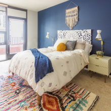 Testiera per una camera da letto: foto all'interno, tipi, materiali, colori, forme, decorazioni -1