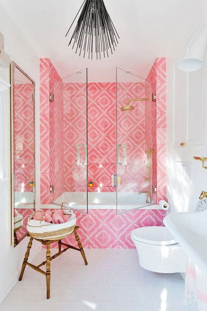 piastrelle rosa in bagno