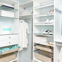 Hoe een kleedkamer uit te rusten vanuit een pantry?