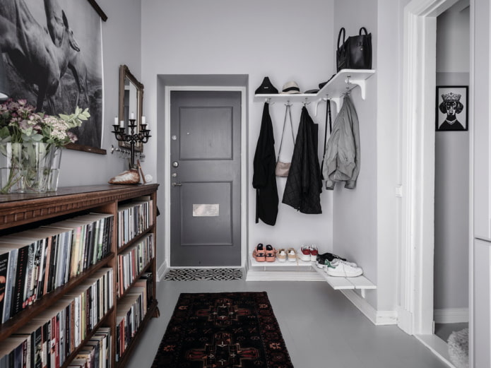 arredi all'interno del corridoio in stile scandinavo