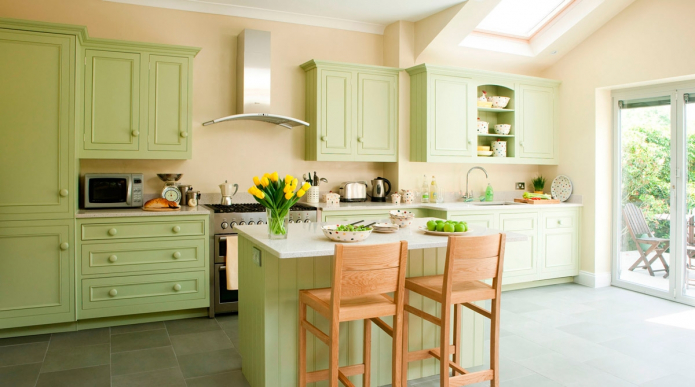 žalia virtuvė namuose