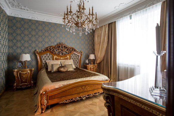 slaapkamer met houten bed