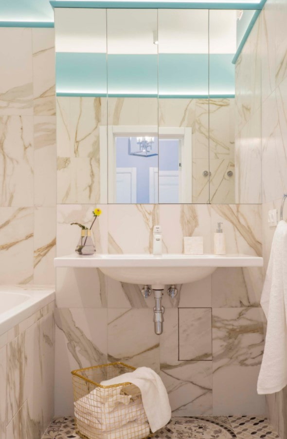 bézs márvány fürdőszoba