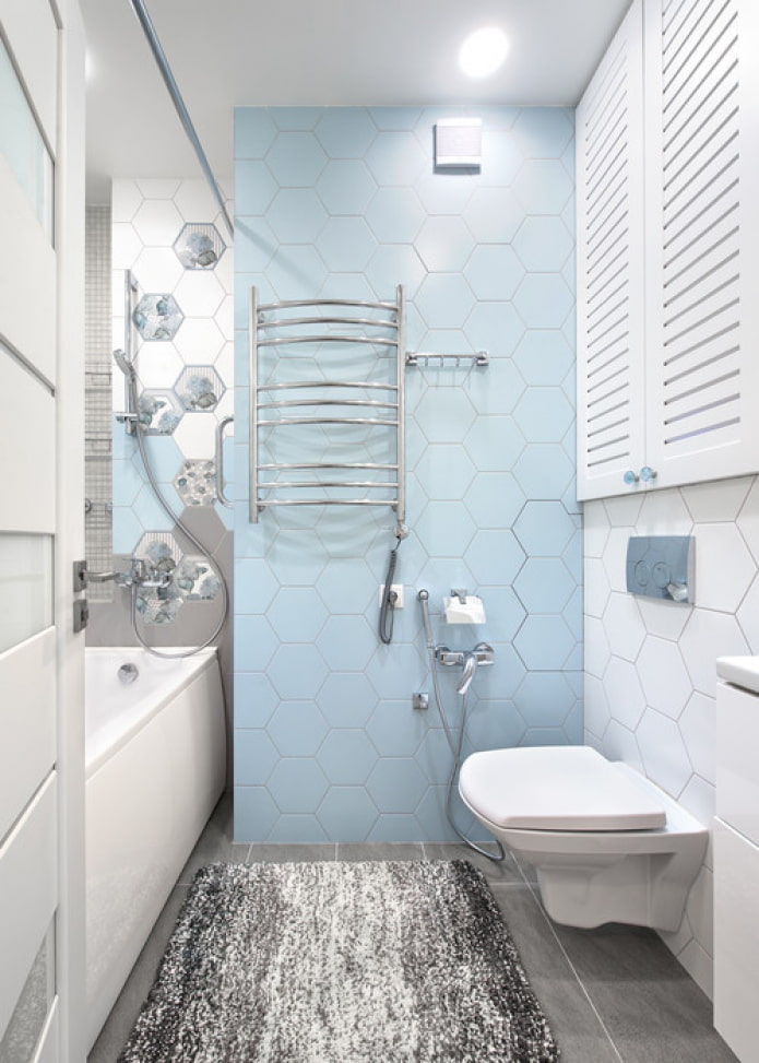 kék -fehér fürdőszoba