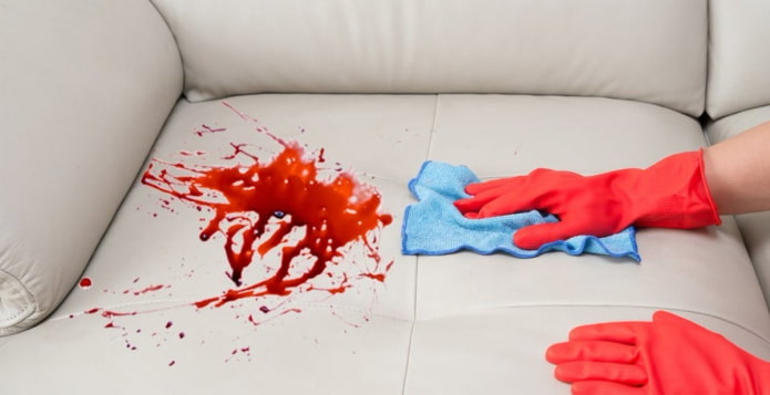 kaip nuplauti kraują nuo sofos