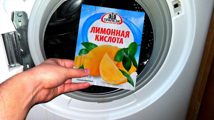 נקו את מכונת הכביסה עם חומצת לימון