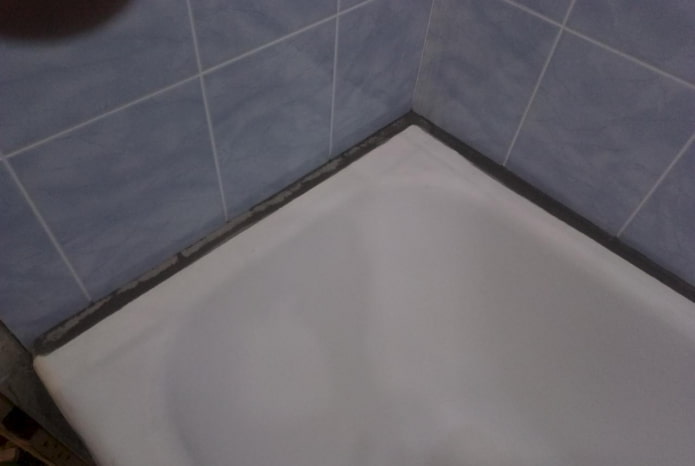 סוגרים את הפער בחדר האמבטיה בעזרת מלט