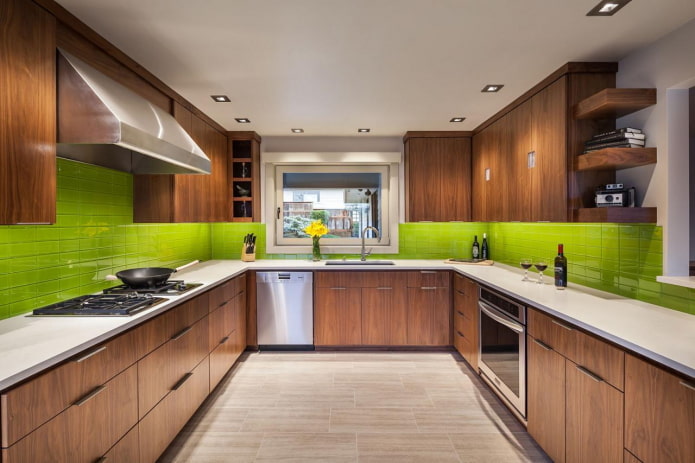 virtuvės interjeras žaliai rudos spalvos tonais